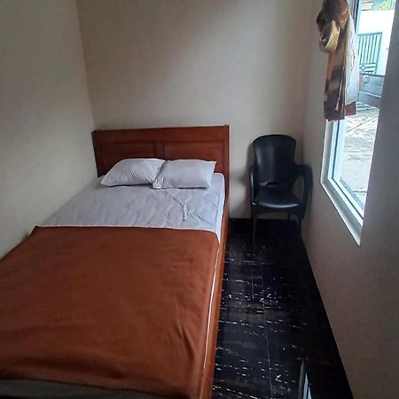 Oyo 93767 45 Guest House Sragen Екстериор снимка