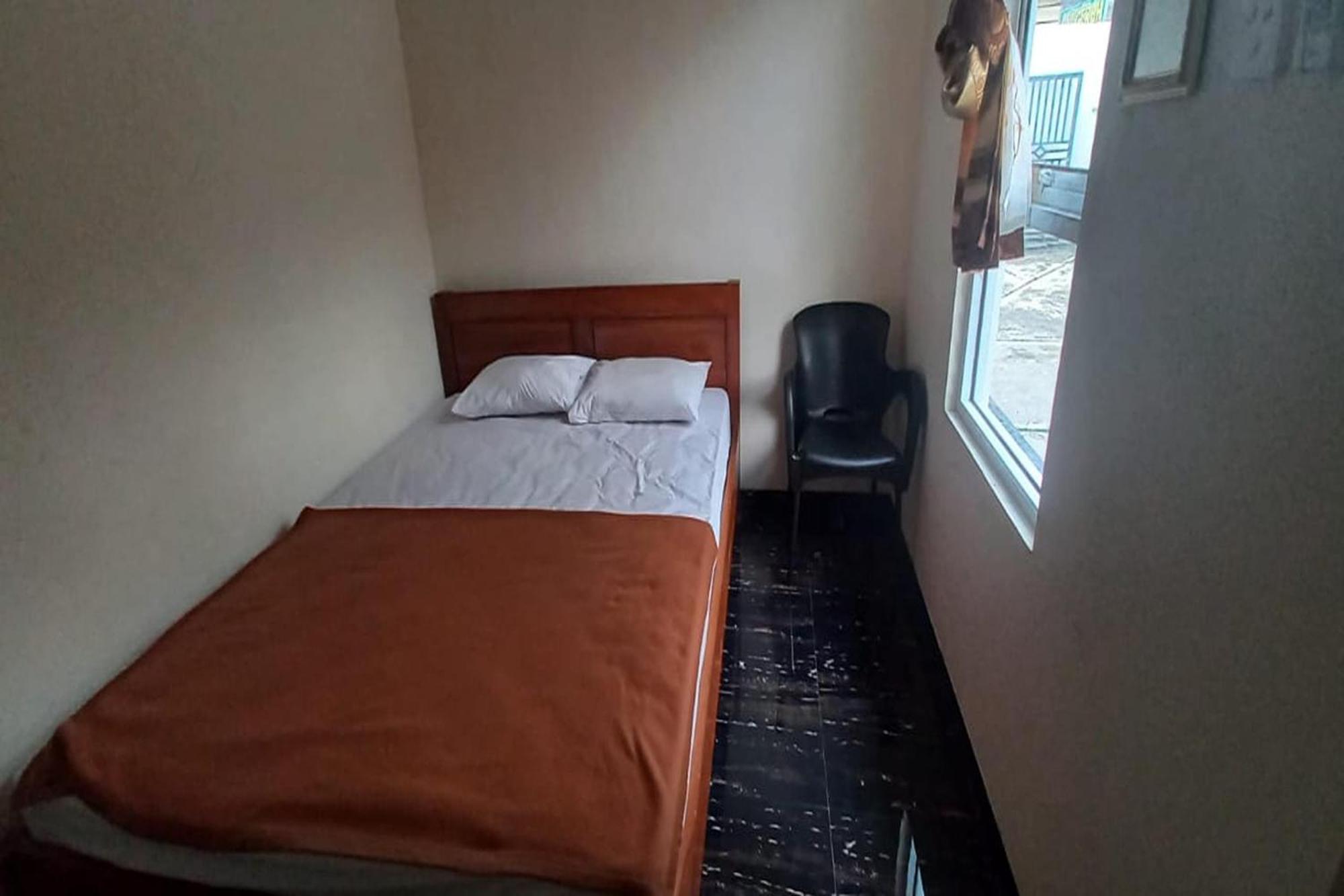 Oyo 93767 45 Guest House Sragen Екстериор снимка