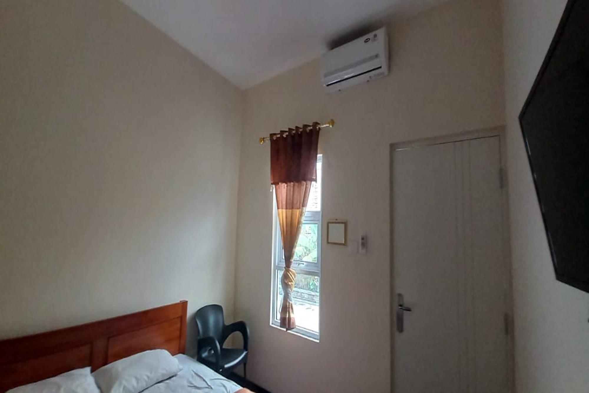 Oyo 93767 45 Guest House Sragen Екстериор снимка