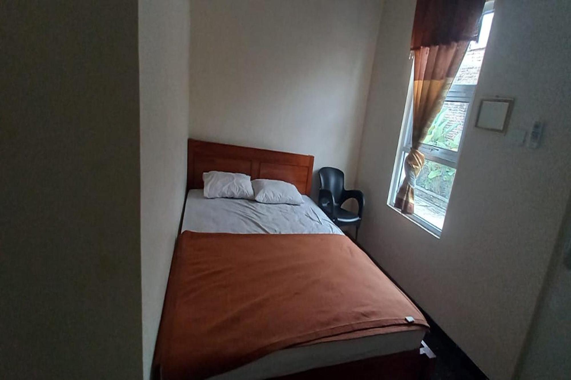 Oyo 93767 45 Guest House Sragen Екстериор снимка