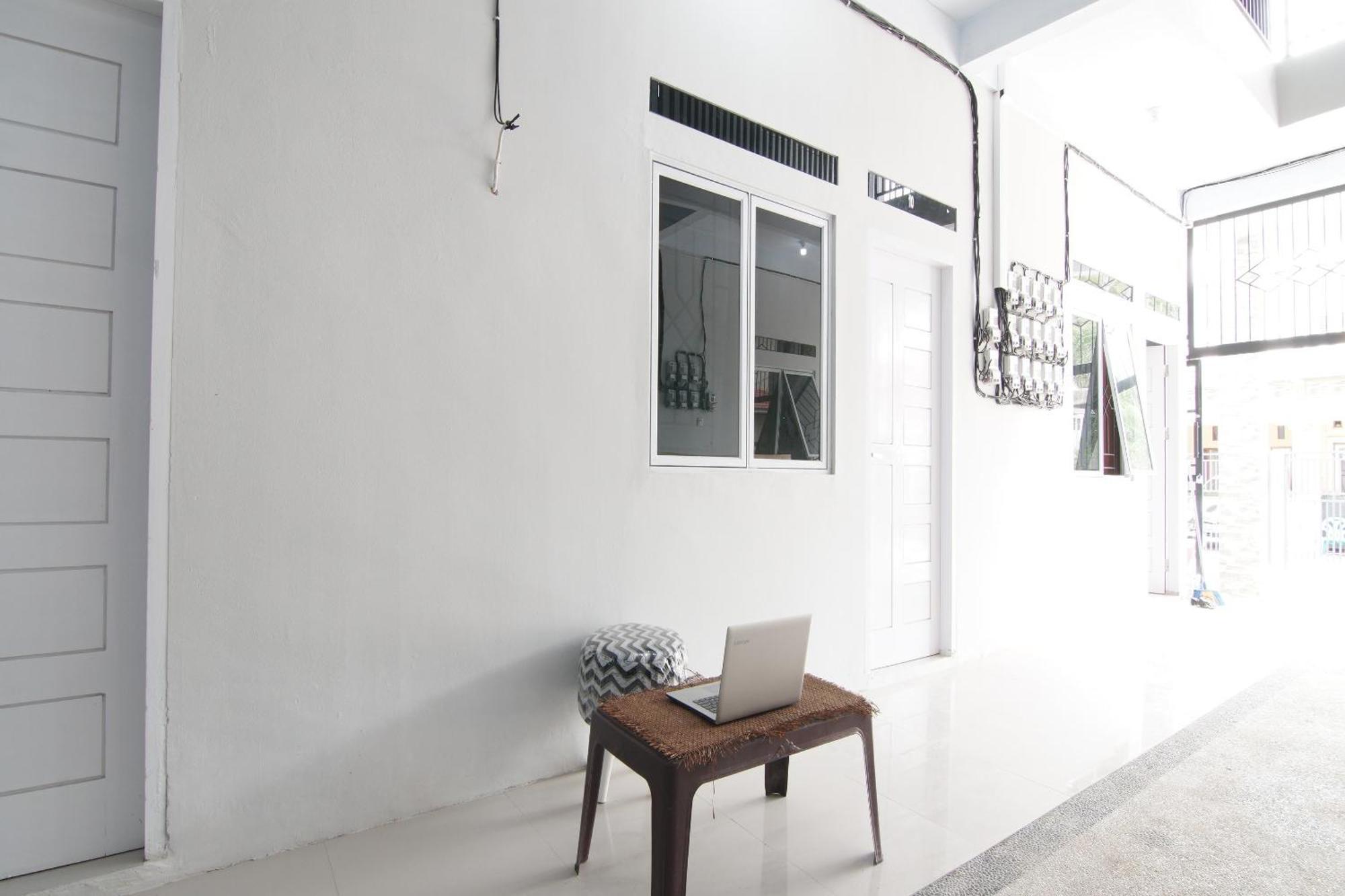 Oyo 93767 45 Guest House Sragen Екстериор снимка