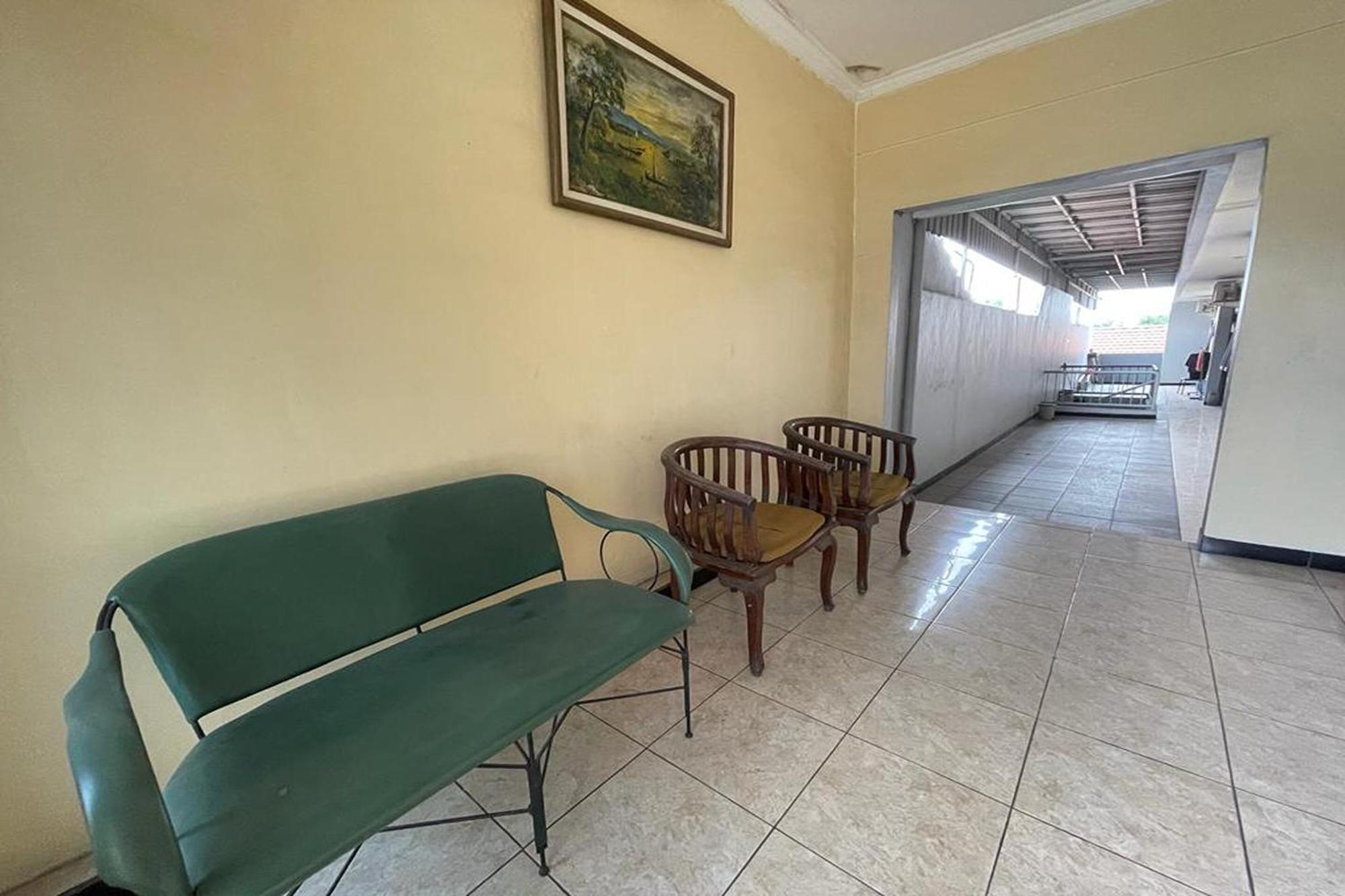 Oyo 93767 45 Guest House Sragen Екстериор снимка