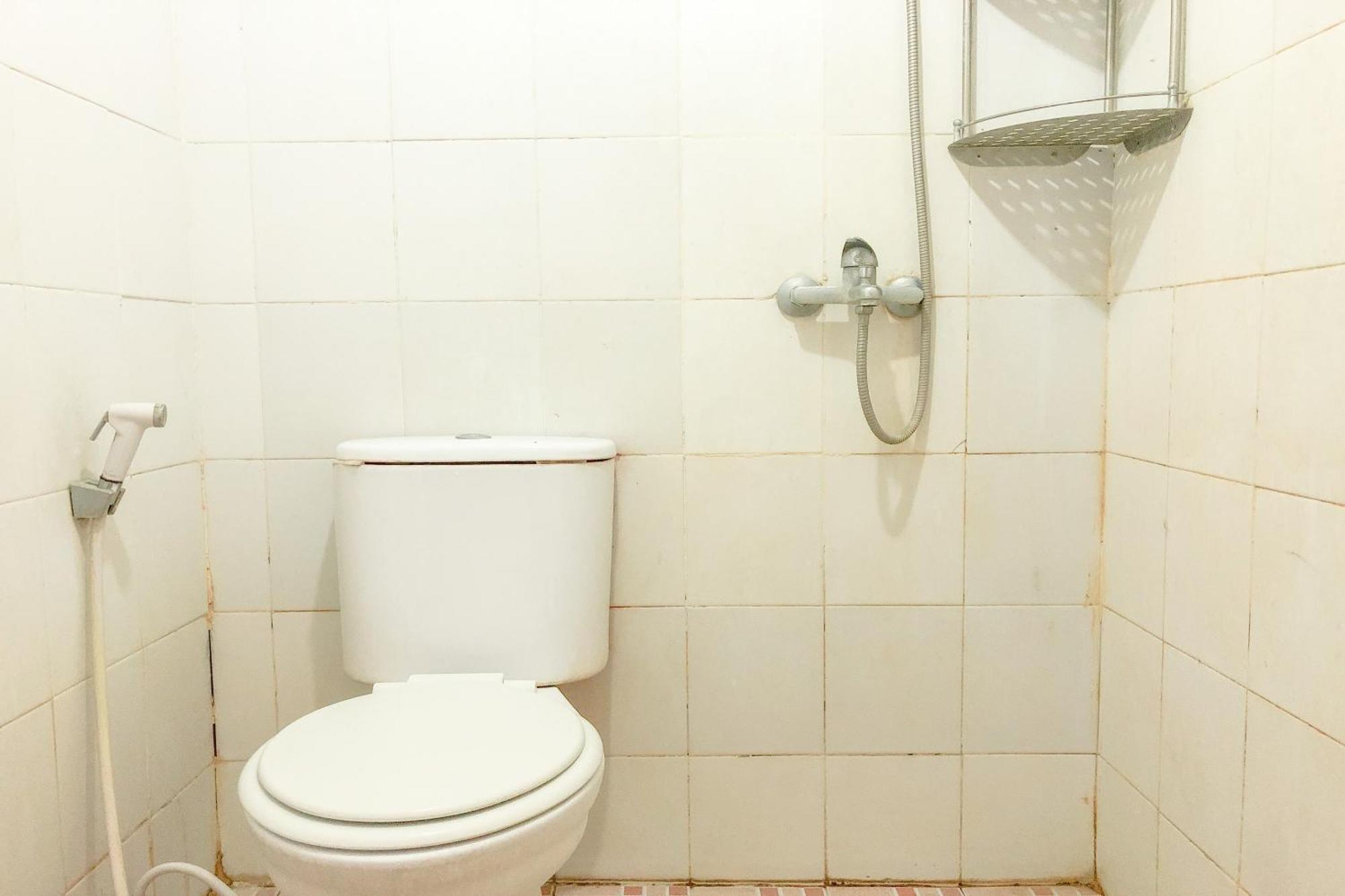 Oyo 93767 45 Guest House Sragen Екстериор снимка
